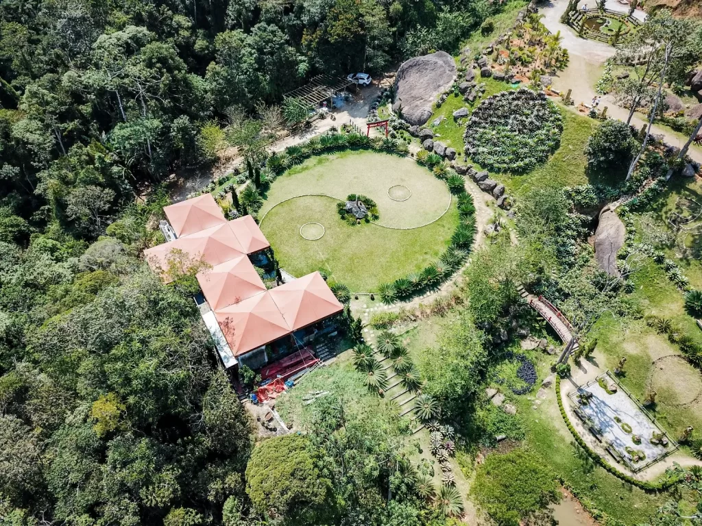 Jardim Yin Yang - vista aérea - santuário Vale do Amor em Petrópolis - RJ - Vamos Trilhar
