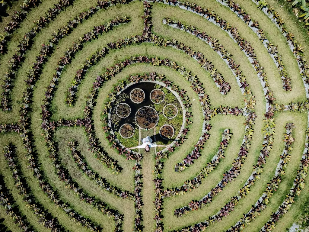 Labirinto de Orações - santuário Vale do Amor em Petrópolis - RJ - Vamos Trilhar