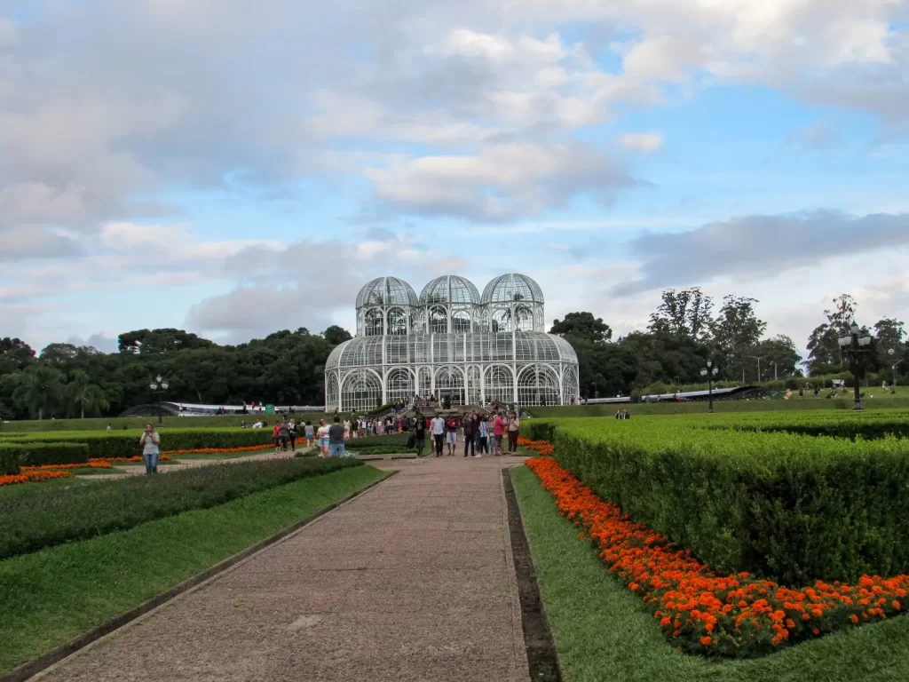 Vista da estufa no Jardim Francês - Jardim Botânico de Curitiba - PR - Vamos Trilhar