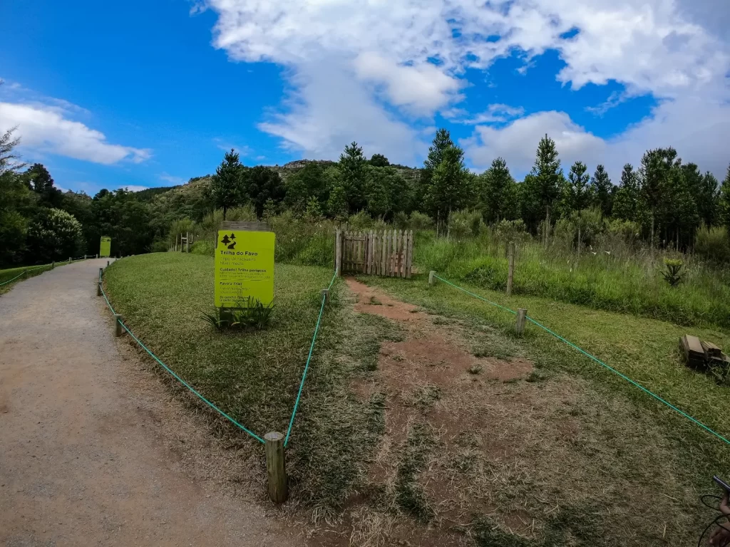 Bifurcação para trilha do Favo - Buraco do Padre - Ponta Grossa - PR - Vamos Trilhar