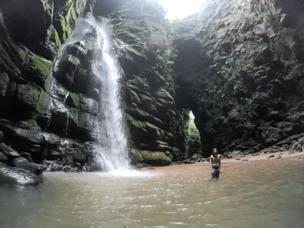 Outro ângulo do Buraco do Padre - Ponta Grossa - PR - Vamos Trilhar