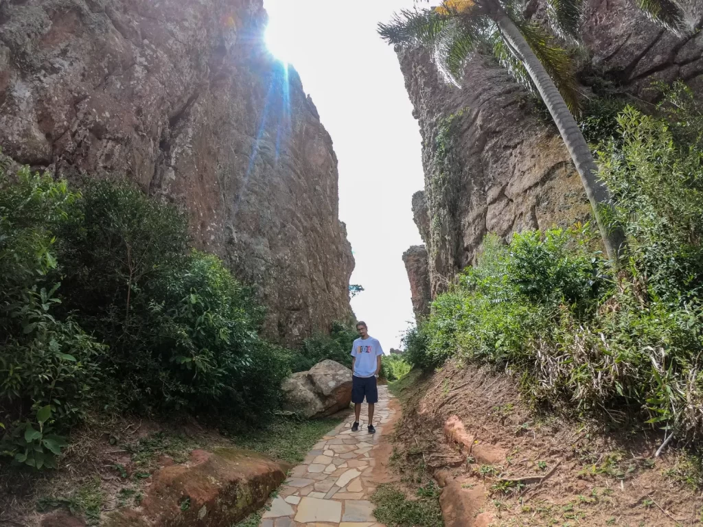 Vale dos Arenitos - Parque Estadual de Vila Velha - PR - Vamos Trilhar