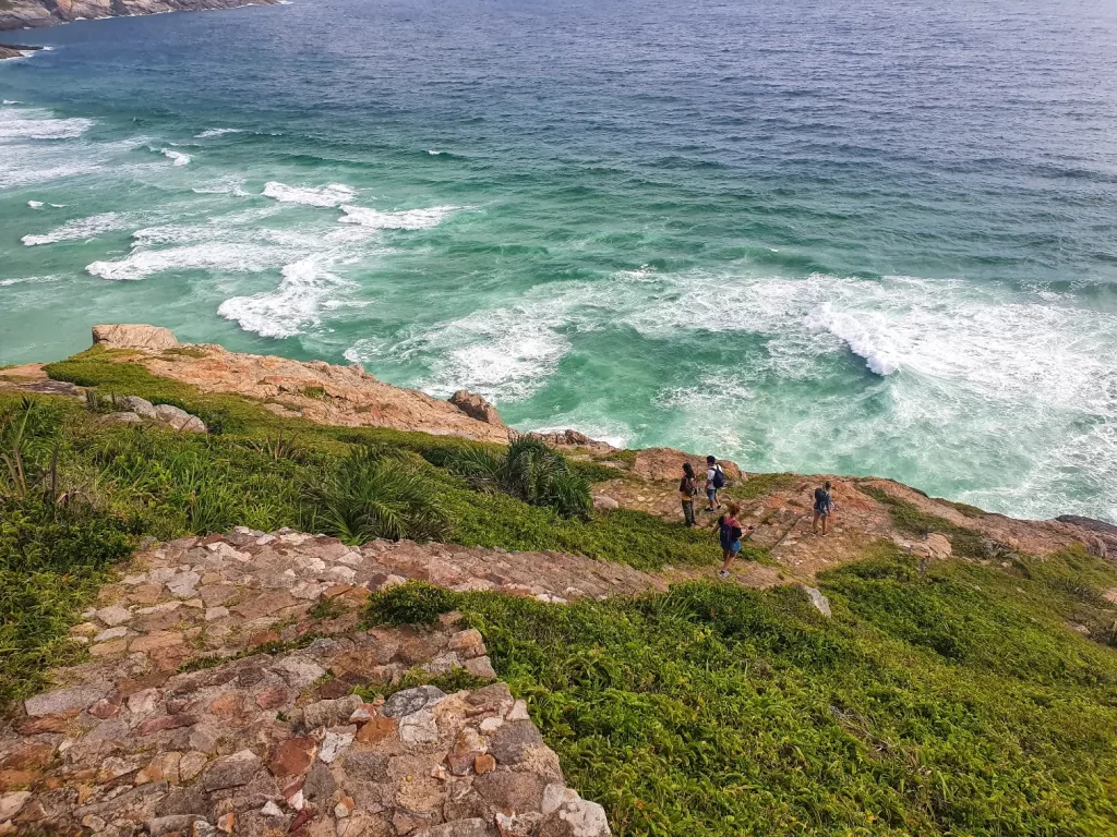 Descendo a escadaria da Praia Brava - Arraial do Cabo - Região dos Lagos - RJ