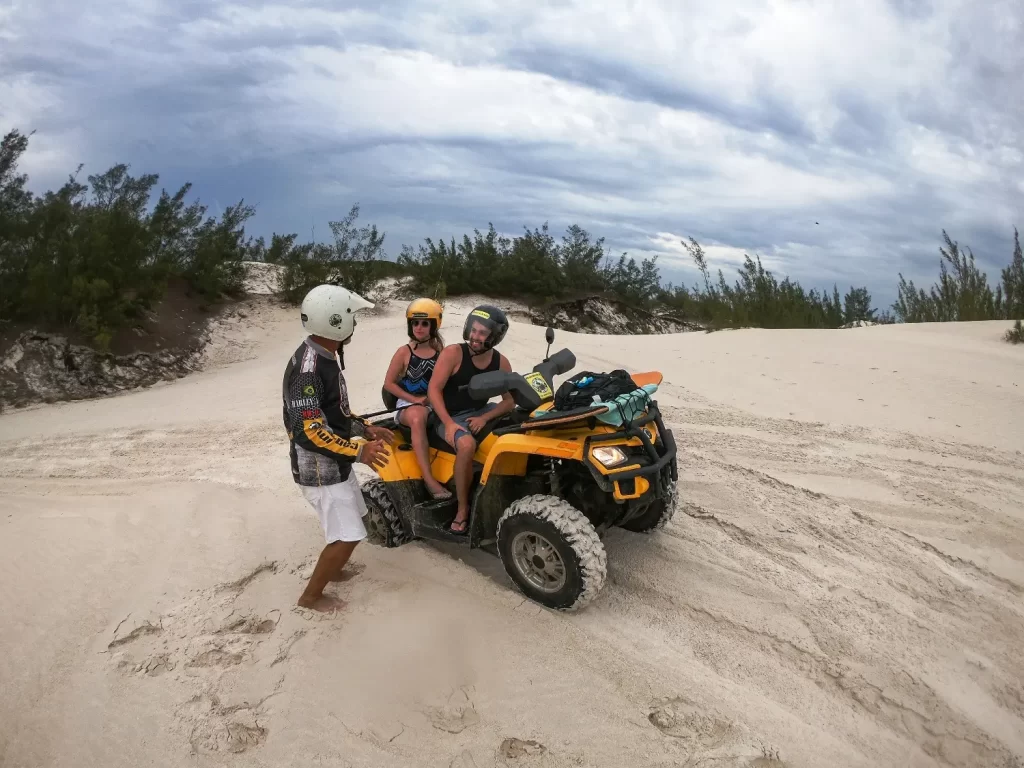 Atolando no Passeio de Quadriciclo pelo Parque das Dunas - Cabo Frio - RJ - Vamos Trilhar