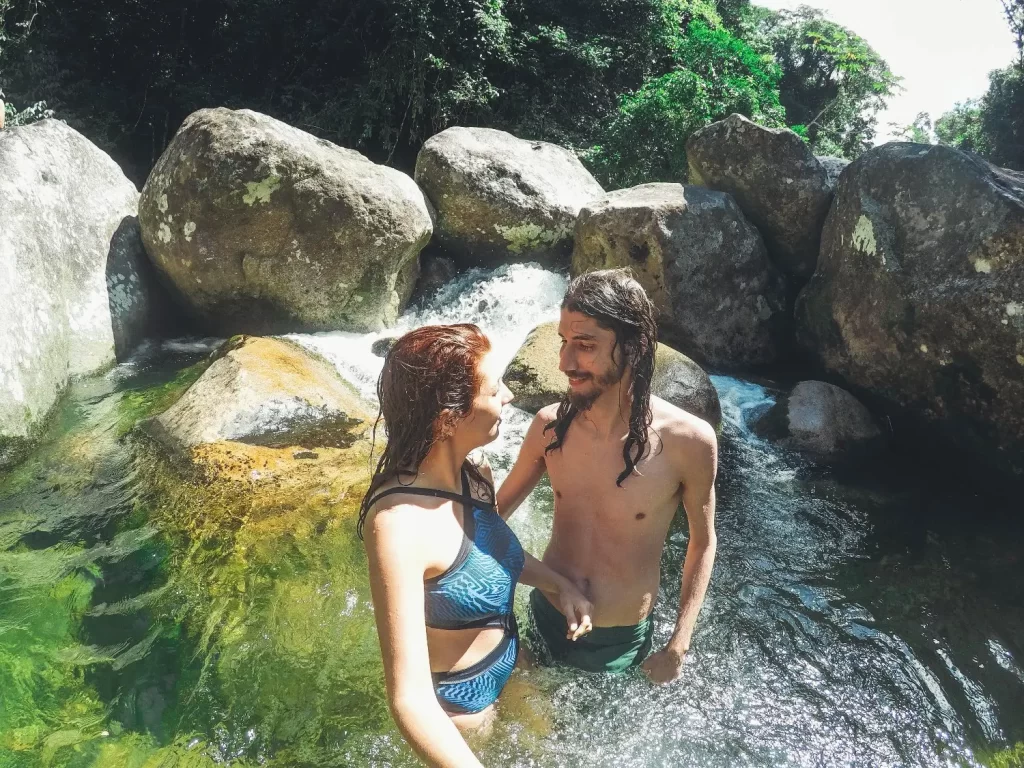 Tomando banho no Poço da Preguiça - Parnaso - Guapimirim - Vamos Trilhar