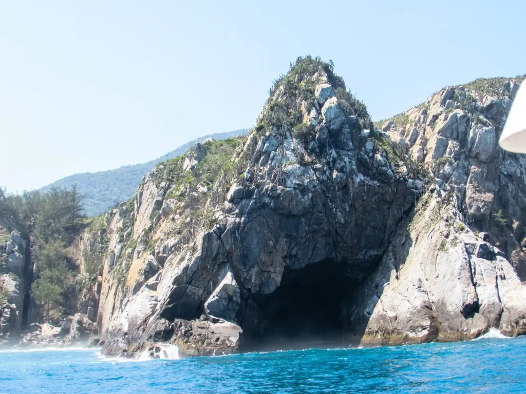 Gruta Azul - Passeio de Barco de Arraial do Cabo - RJ - Vamos Trilhar