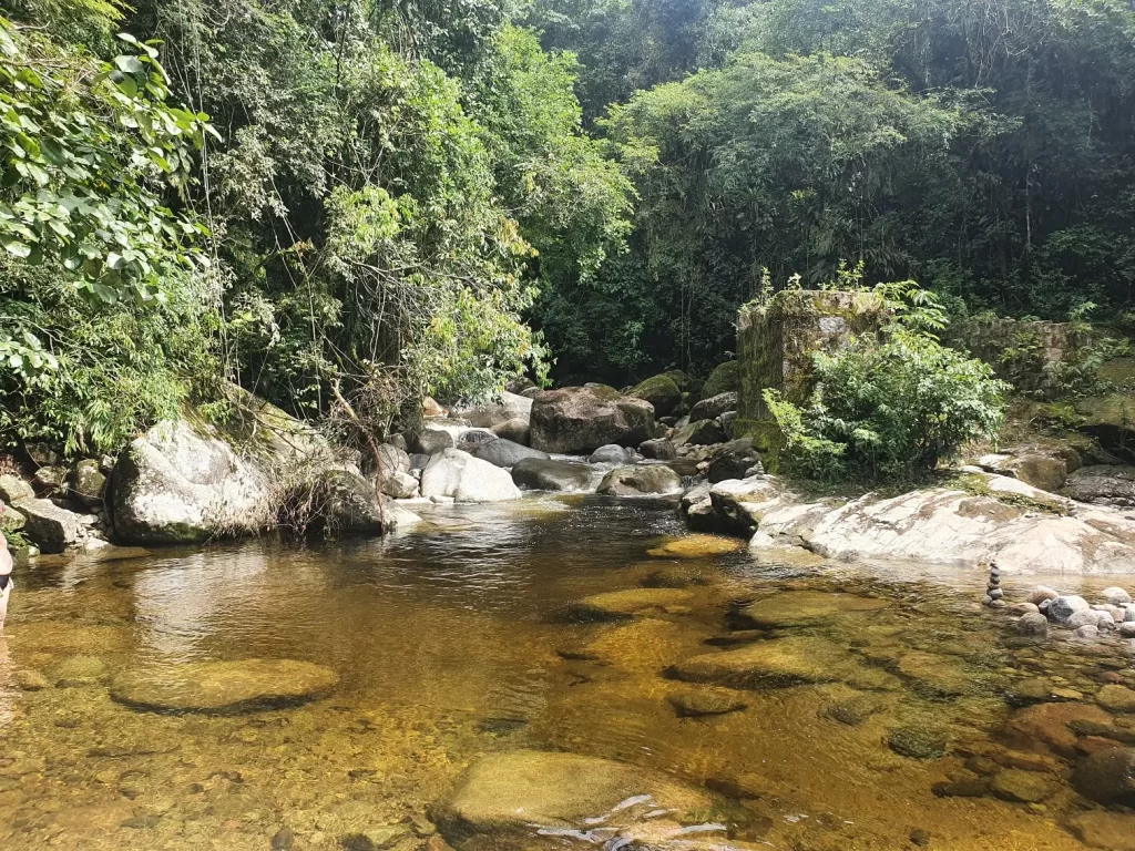 Queda d'água do Poço da Ponte Velha - Parnaso - Guapimirim - Vamos Trilhar