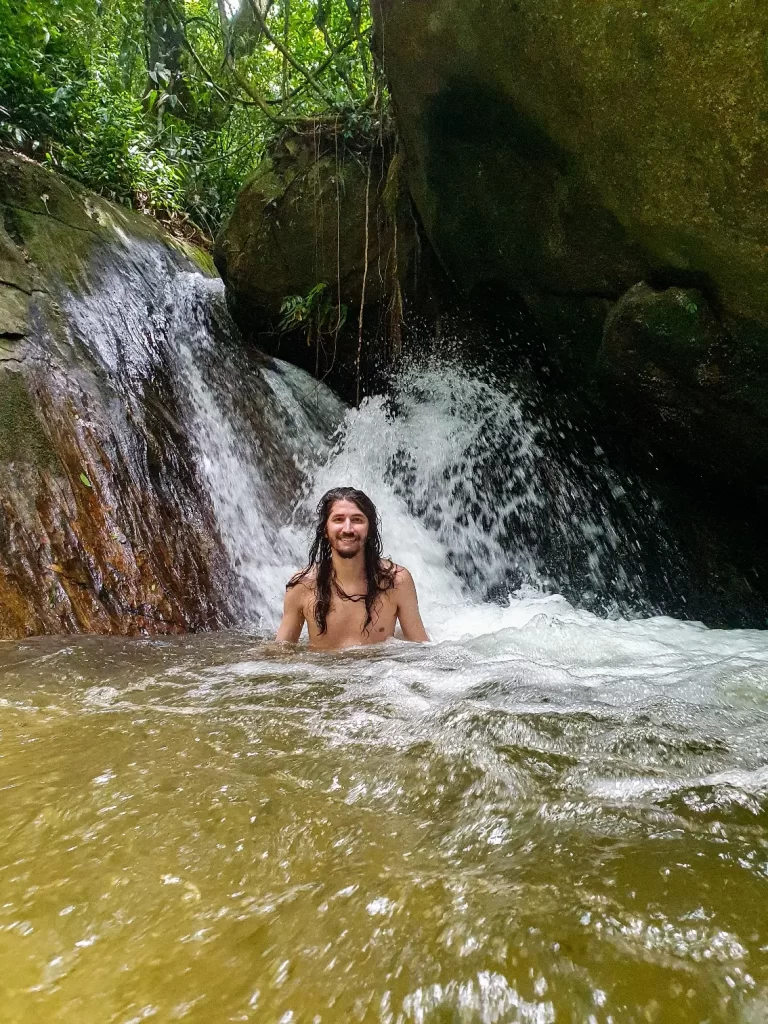 Tomando banho no Poço da Caninana - Parnaso - Guapimirim - Vamos Trilhar