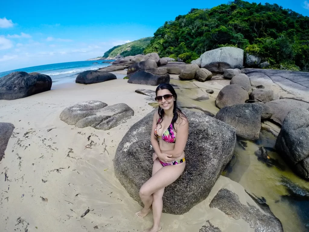 Praia de Parnaioca - passeio de lancha de volta completa na Ilha Grande - Vamos Trilhar