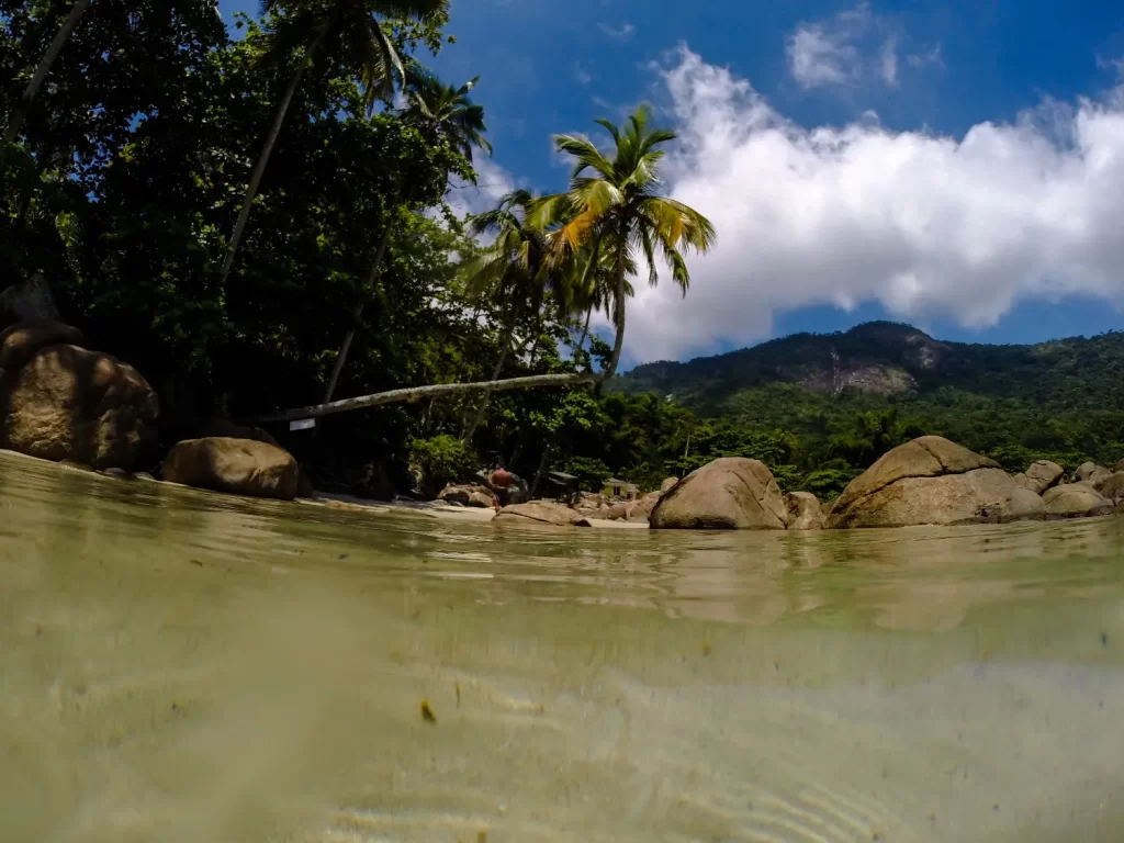 Roteiro do passeio de lancha de volta completa na Ilha Grande - Vamos Trilhar