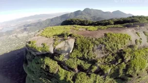 Vídeos com drone mostram a Pedra Bonita de um ângulo diferente - Vamos Trilhar