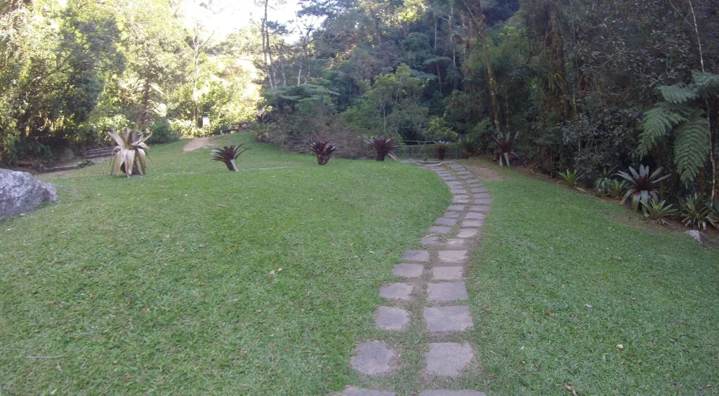 vamos-trilhar - Barreira do Beija-Flor, na trilha da Pedra do Sino, Serra dos Órgãos, em Teresópolis