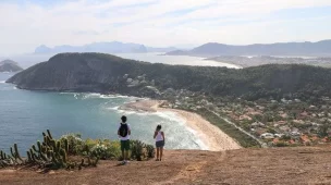 Topo do Costão de Itacoatiara - Niterói - RJ - Vamos Trilhar