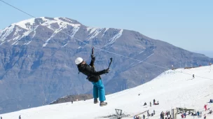 O parque de diversões na neve - tirolesa - estação de esqui Farellones - Chile - Vamos Trilhar