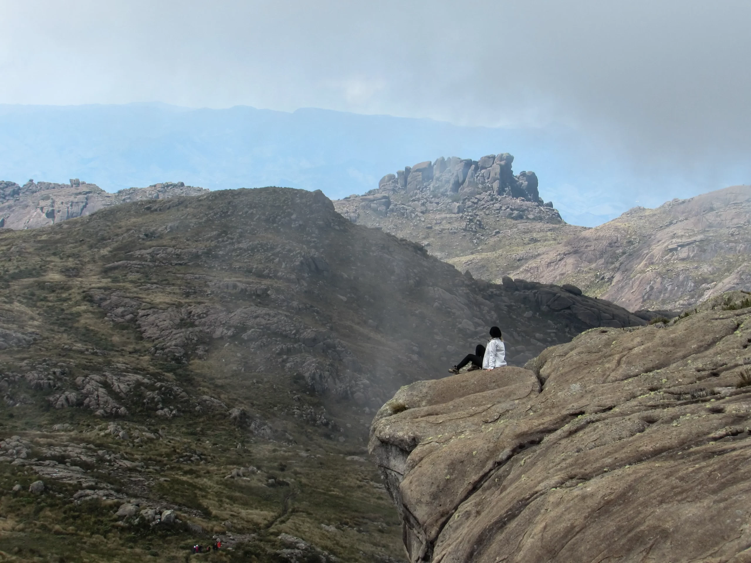 Vista da Pedra do Altar, no Parque Nacional do Itatiaia (RJ), trilha feita com a Agência Adrenalina