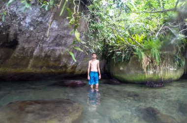 Conheça tudo sobre a Praia e Piscina Natural do Cachadaço – Trindade – RJ