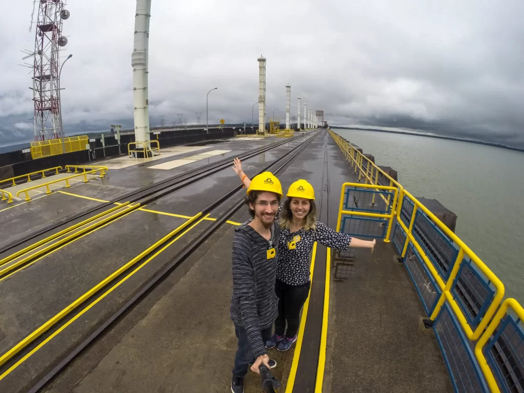 Por cima da Usina Itaipu Binancional - Foz do Iguaçu - Vamos Trilhar