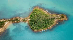 Vista aérea da Ponta do Pai Vitório - Búzios - RJ - Vamos Trilhar-min