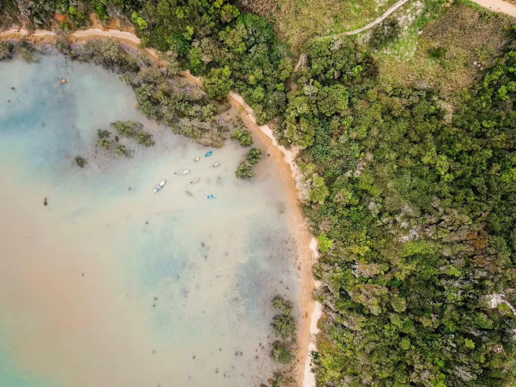 Vista aérea da Praia da Gorda - Mangue de Pedras - Búzios - RJ - Vamos Trilhar-min