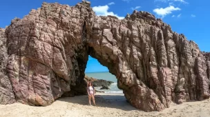 Conheça tudo sobre a Pedra Furada e Árvore da Preguiça - Jericoacoara - CE - Vamos Trilhar