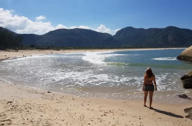 As 32 praias cariocas que todo aventureiro precisa conhecer