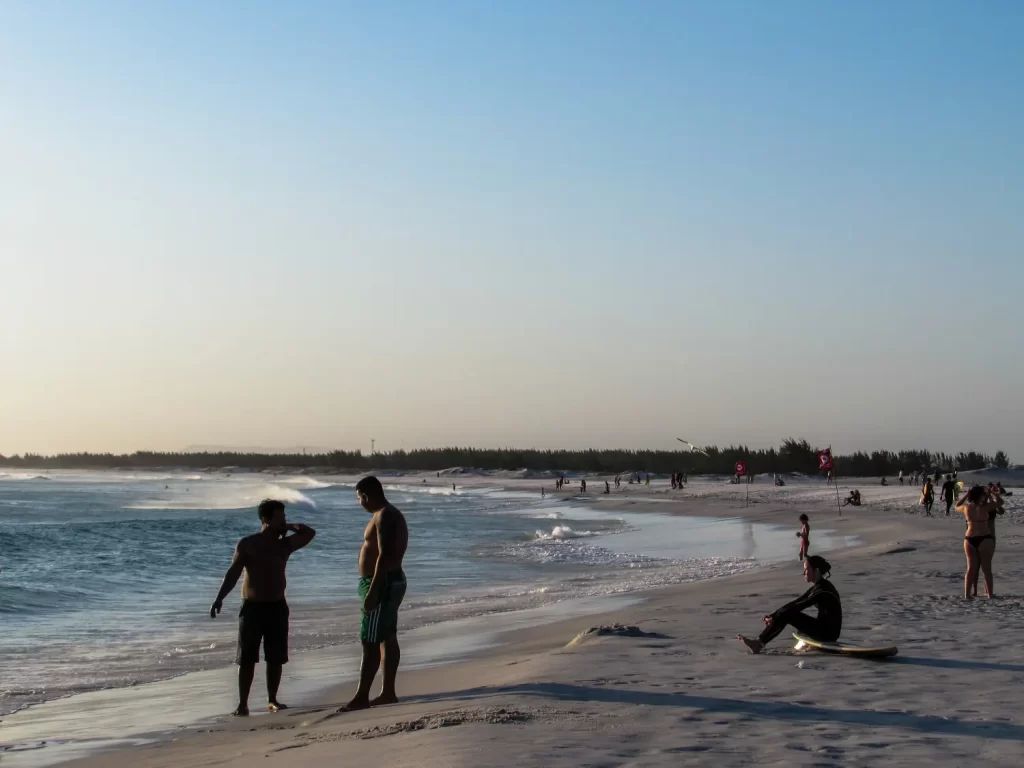 Passar o dia de bobeira na Praia Grande - Arraial do Cabo - RJ - Vamos Trilhar