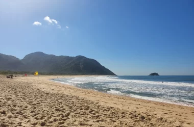Conheça tudo sobre a Praia de Grumari – RJ