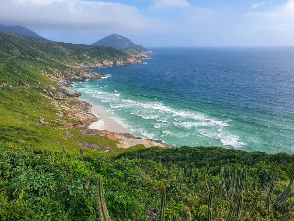 Vista da Praia Brava do início da trilha - Arraial do Cabo - Região dos Lagos - RJ