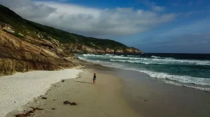 Vista da areia na Praia Brava - Arraial do Cabo - Região dos Lagos - RJ