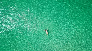 Cor da água nas Prainhas do Pontal do Atalaia - Arraial do Cabo - RJ - Vamos Trilhar