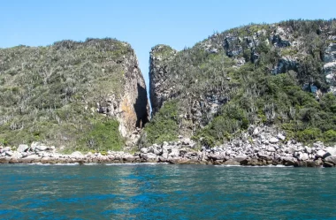 Conheça tudo sobre o Passeio de Barco de Arraial do Cabo – RJ