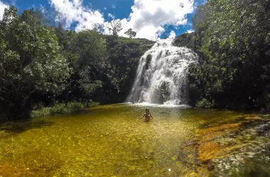 Conheça tudo sobre a Cachoeira Lagoa Azul – Capitólio – MG