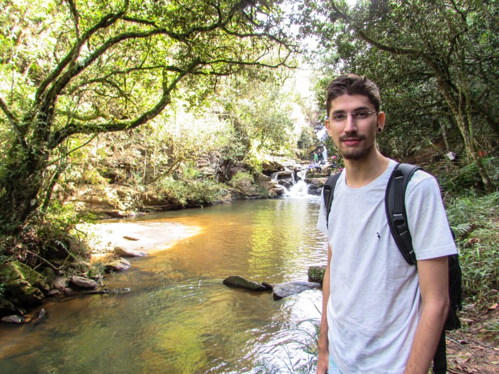 Poço abaixo da Cachoeira Véu da Noiva - São Thomé das Letras - MG - Vamos Trilhar