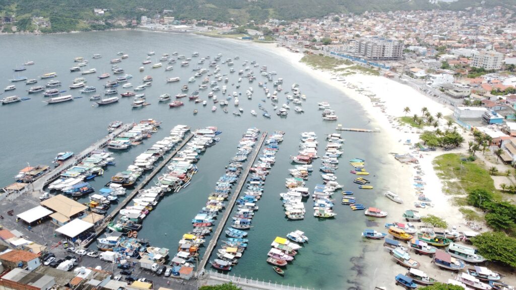 Vista aérea da Praia dos Anjos - Arraial do Cabo - RJ - Vamos Trilhar