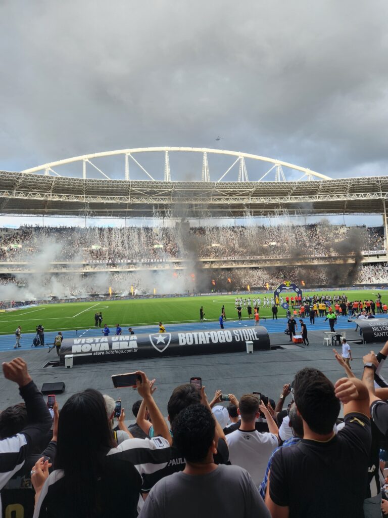 Estádio Nilton Santos - pontos turísticos imperdíveis na cidade do Rio de Janeiro - Vamos Trilhar