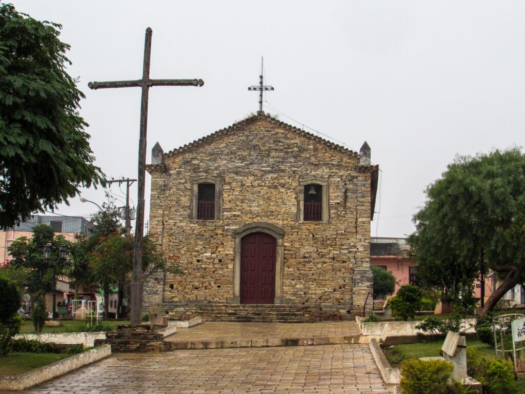 Igreja de Pedra - São Thomé das Letras - MG - Vamos Trilhar