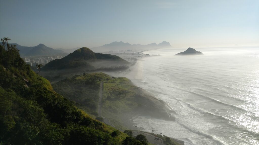Praia da Macumba, Pedra do Pontal e Recreio - pontos turísticos imperdíveis na cidade do Rio de Janeiro - Vamos Trilhar