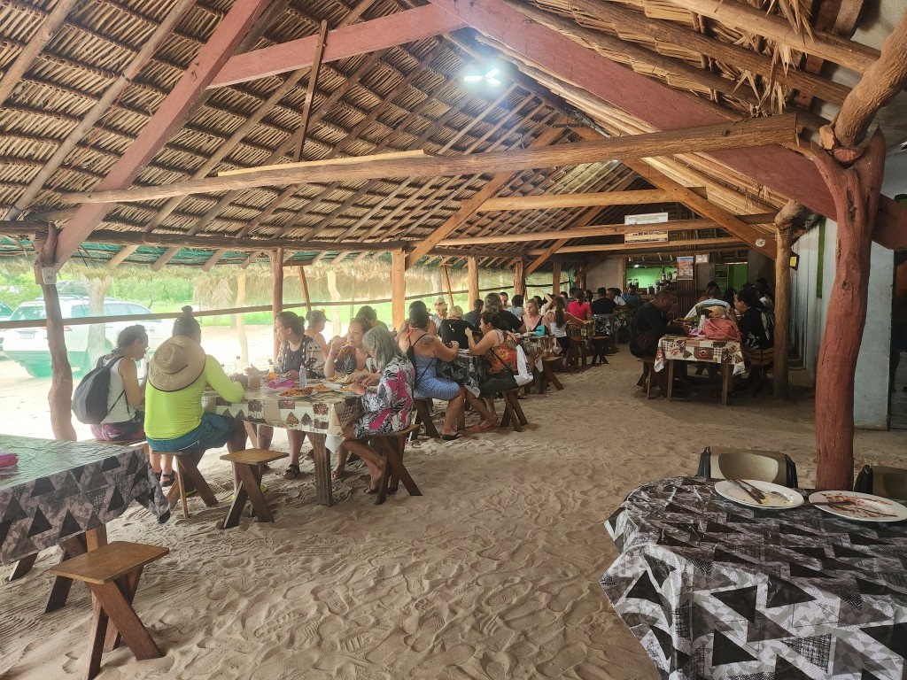 Almoço no Quilombo Rio Novo - Praia do Caju - Jalapão - TO - Vamos Trilhar