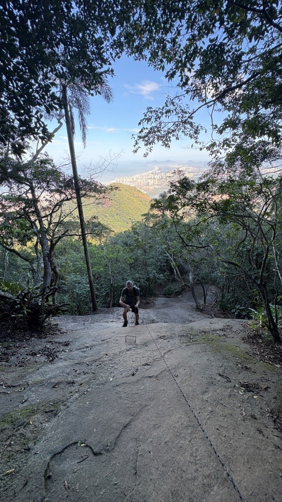 Trecho técnico na trilha da Pedra da Gávea - Floresta da Tijuca - RJ