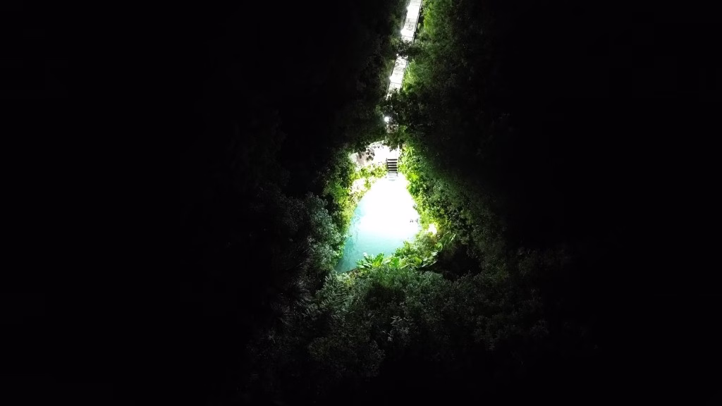 Banho noturno no Fervedouro Por Enquanto - Jalapão - TO - Vamos Trilhar