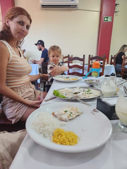 Almoçando no City Tour em Santarém - Alter do Chão - PA - Vamos Trilhar