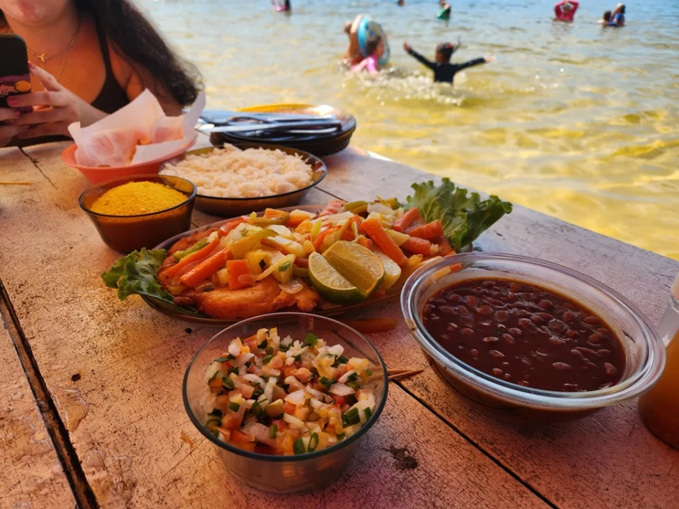 Almoço na Ilha do Amor - Alter do Chão - PA - Vamos Trilhar