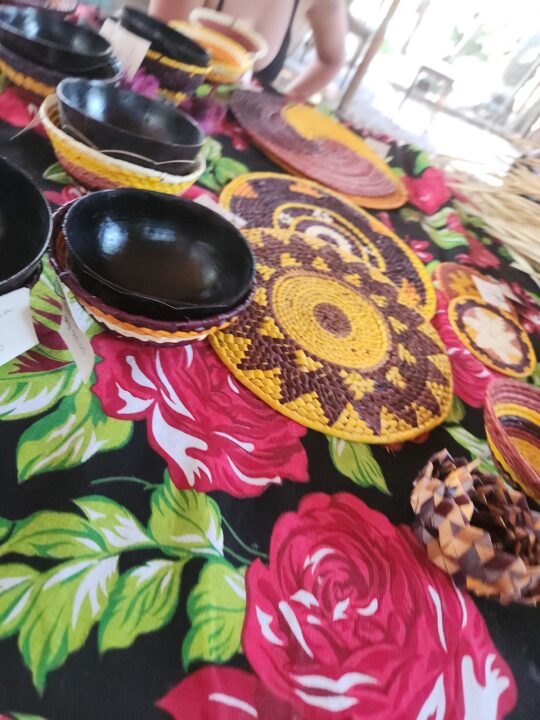 Artesanatos feitos na Comunidade Arimum - Turismo de Cura - Rio Arapiuns - Alter do Chão - PA - Vamos Trilhar
