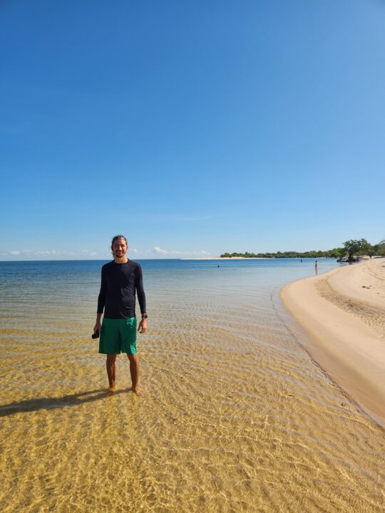 Banho na Praia de Cajutuba - Roteiro de Praias de Alter do Chão - PA - Vamos Trilhar