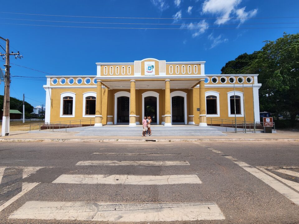 Fachada do Centro Cultural João Fona - City Tour em Santarém - Alter do Chão - PA - Vamos Trilhar