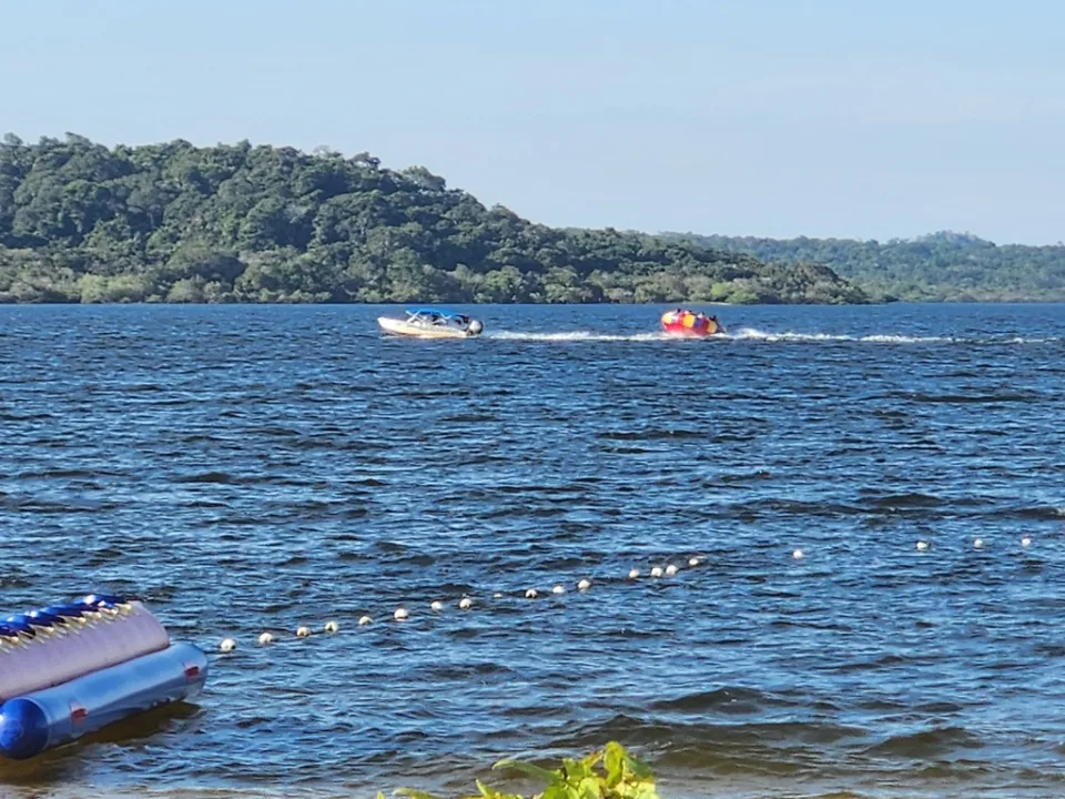 Passeio de banana boat na Ilha do Amor - Alter do Chão - PA - Vamos Trilhar