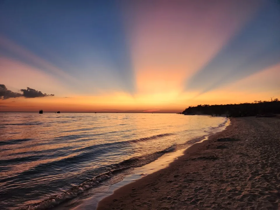 Pôr do sol na Ilha do Amor - Alter do Chão - PA - Vamos Trilhar