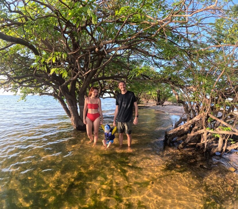 Tomando banho na Praia do Tapari - Canal do Jari - Alter do Chão - PA - Vamos Trilhar