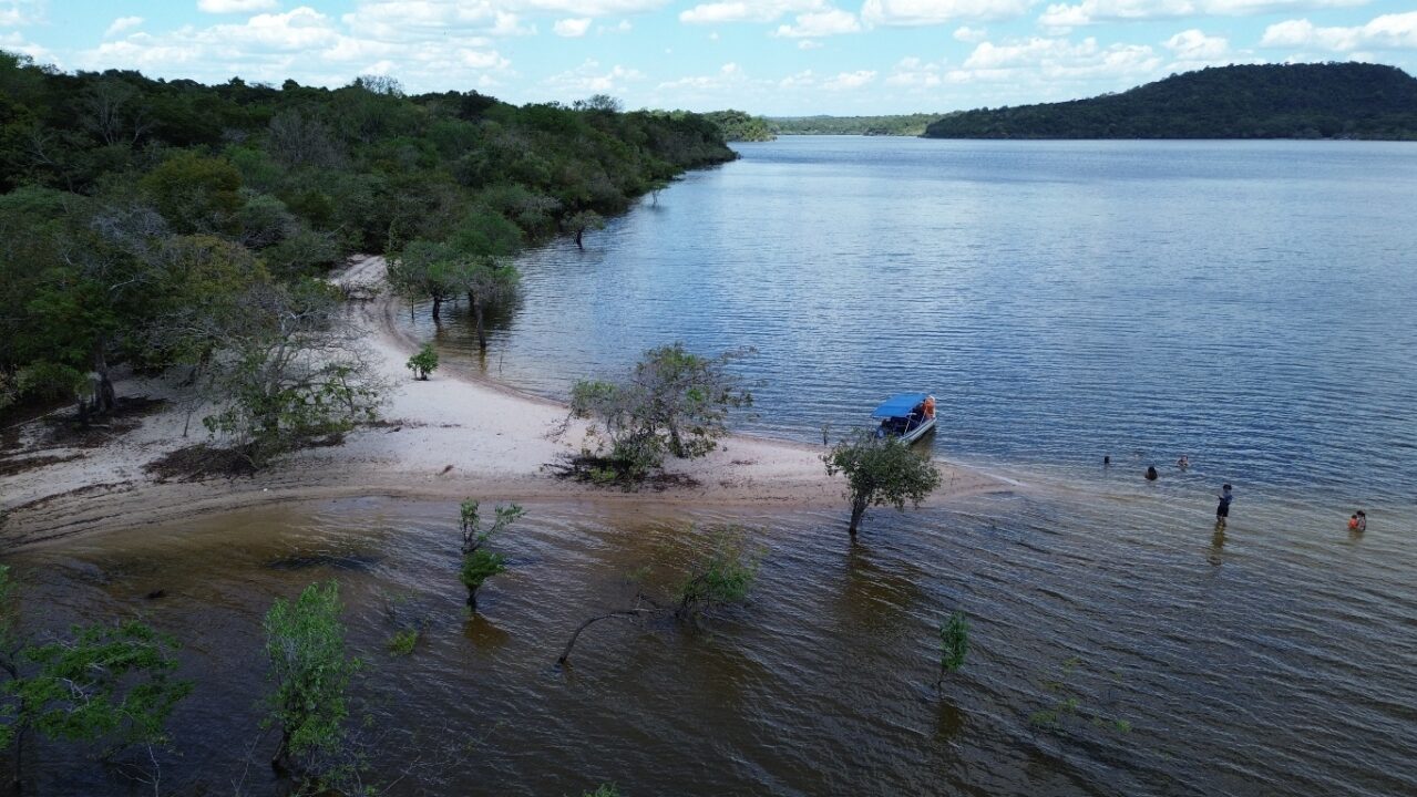 Vista aérea da Praia da Valéria - Floresta Encantanda - Alter do Chão - PA - Vamos Trilhar