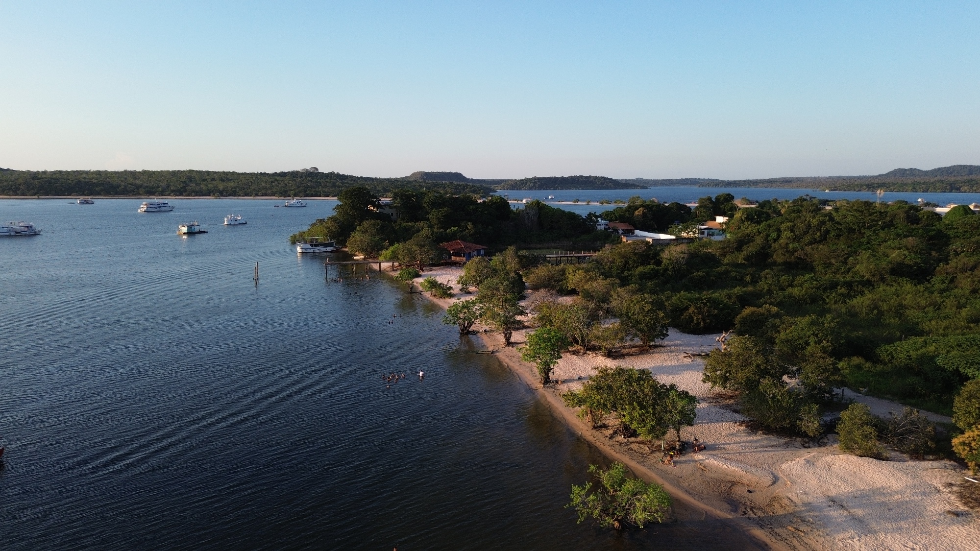 Vista aérea da Praia do CAT, em Alter do Chão (PA), um dos destinos cobertos pelo Vamos Trilhar